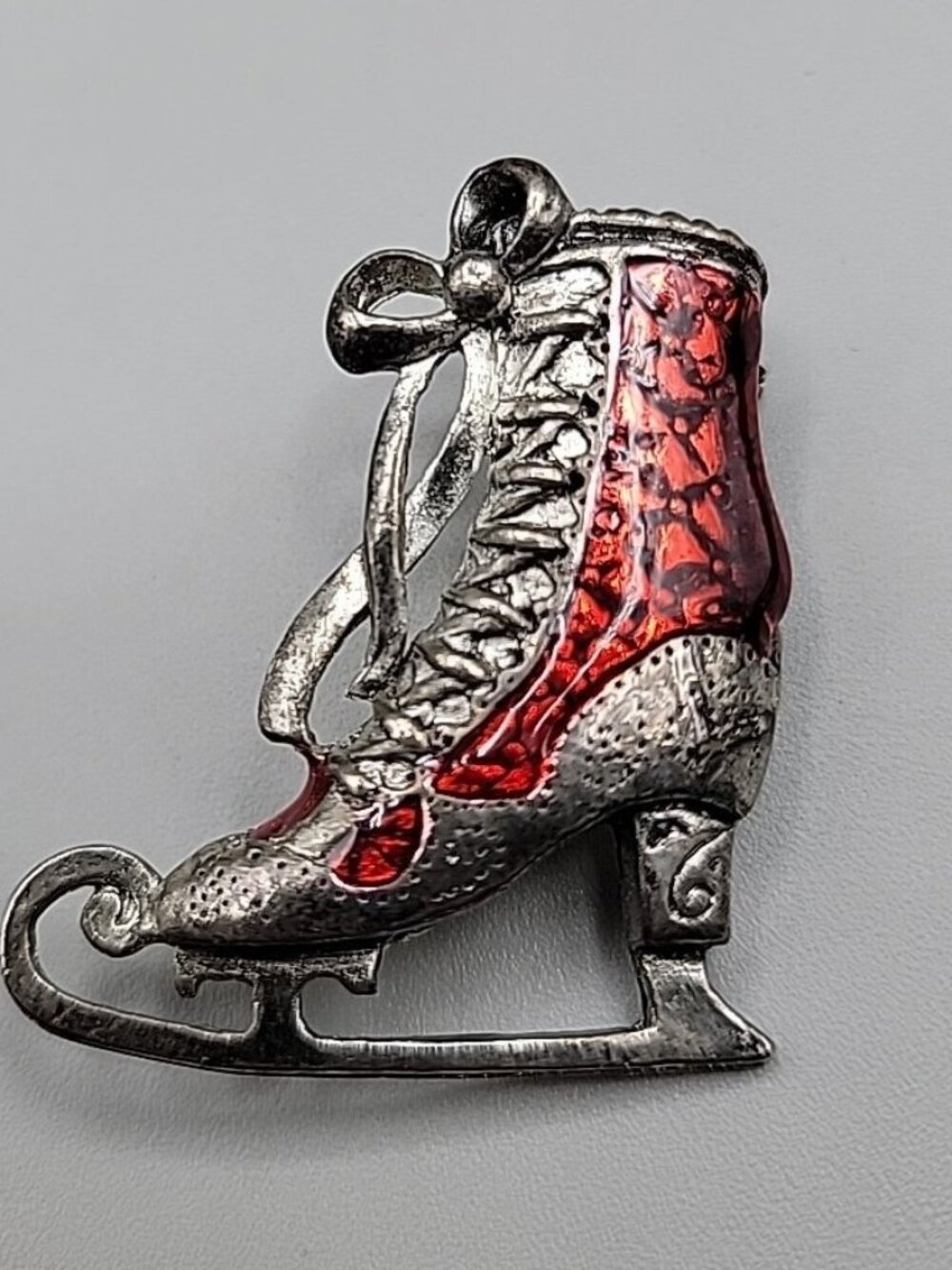 Vintage Red & Silver Tone Ice Skate Brooch Laced Up With Bow - Picture 1 of 7